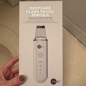 White Deepcare Flash Facial Spatula